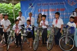 Tân Hiệp Phát trao tặng 50 chiếc xe đạp cho học sinh nghèo