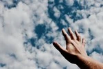 Chạm tới bầu trời rất dễ, rời khỏi mặt đất mới khó