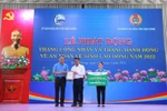 Nutifood phối hợp Quỹ Phát triển Tài năng Việt trao quà đến công nhân Bình Dương