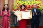 Nguyên Phó Chủ tịch nước Đặng Thị Ngọc Thịnh nhận Huân chương Độc lập hạng Nhất