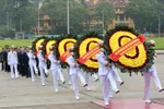 Lãnh đạo Đảng, Nhà nước viếng Lăng Bác nhân 45 năm Ngày thống nhất đất nước
