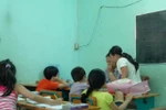 Giáo viên làm việc 8 tiếng/ngày ở trường liên quan gì đến dạy thêm chính khóa?