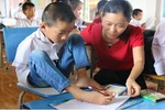 Bộ Giáo dục đang lấy ý kiến xếp lương viên chức hỗ trợ giáo dục người khuyết tật