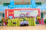 Món quà yêu thương của thầy cô sẻ chia khó khăn với học trò mùa giãn cách