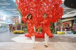Khánh Thi – Phan Hiển diện áo dài ngẫu hứng nhảy Dancesport tại Hội Hoa Xuân