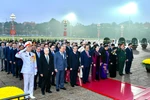 Đại biểu dự Đại hội XIII của Đảng vào Lăng viếng Chủ tịch Hồ Chí Minh