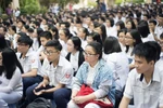 Lúc nãy cũng chưa giới thiệu tôi là...Huyện ủy viên