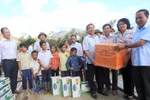 Vinamilk đem sữa đến với trẻ em vùng lũ tại Hà Tĩnh và Quảng Bình