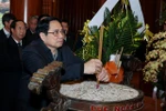Thủ tướng dâng hương tưởng niệm Chủ tịch Hồ Chí Minh