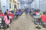 Bữa cơm bán trú níu chân học sinh Mường Tè ở lại trường 