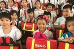 BIDV tặng 5.000 cặp phao cứu sinh cho học sinh vùng sông nước