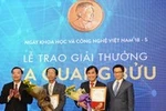Bộ trưởng Phùng Xuân Nhạ chúc mừng các nhà khoa học đạt Giải thưởng Tạ Quang Bửu