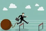 Con người với chiếc bè trên lưng (2): Đã là củi, phải cho vào lò