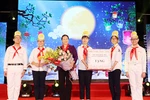 Chủ tịch Quốc hội Nguyễn Thị Kim Ngân dự Đêm hội Trăng rằm với thiếu nhi Hà Nội