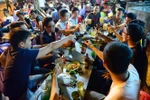 Tiệc tất niên đang là nỗi sợ của nhiều gia đình