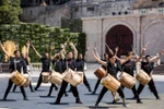 Họ là những người làm nên một show nghệ thuật quy mô nhất tại Bà Nà Hills