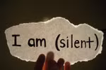 Im lặng là vàng hay đồng lõa?