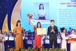 Lớp tiếng Anh miễn phí của nữ sinh nghèo vượt khó