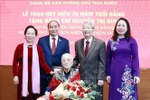 Trao 'Huy hiệu 75 năm tuổi Đảng' cho nguyên Phó Chủ tịch nước Nguyễn Thị Bình