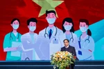 Khẩn trương ban hành chính sách đặc thù với nhân viên y tế