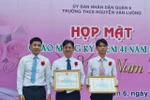 Khen thưởng sáng kiến vận động tặng thẻ BHYT cho học sinh có hoàn cảnh khó khăn
