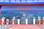 Thủ tướng phát lệnh khởi công tuyến cao tốc gần 45 nghìn tỷ đồng tại ĐBSCL