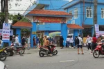 Thí sinh đến điểm thi từ sớm để chuẩn bị bước vào kì thi tốt nghiệp THPT