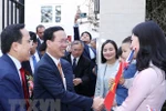Chủ tịch nước thăm Đại sứ quán và cộng đồng người Việt tại Anh