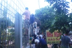 Đôi nam nữ chết trong nhà nghỉ: "Do có quan hệ họ hàng nên bị cấm yêu"