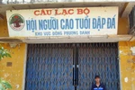 Ngơ ngác đánh vần biển hiệu "chơi chữ" ở Việt Nam (P1)