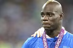 Nước mắt Balotelli: "Bad boy" cũng có quyền được khóc