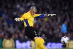 Victor Valdes tới Real, Casillas về Barca?
