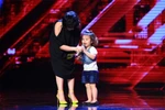 X-Factor: Vợ con MC, danh hài Thành Trung khiến BGK không thể ngồi yên