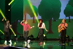 X-Factor: Nhóm nhạc giả gái khiến khán giả "phát cuồng"