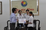 Trao học bổng 4 năm cho nữ sinh viên dân tộc Thái 