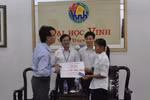 Trao học bổng 4 năm cho nữ sinh viên dân tộc Thái 