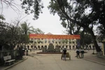 Nữ sinh trở dạ trong lớp học muốn trở thành sinh viên đại học