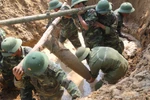 Phát hiện tên lửa và bom “khủng” trên cánh đồng