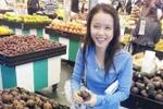 Nữ sinh Việt kiếm tiền... 'siêu giỏi' ở Tây