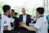 Thủ tục hành chính phức tạp khiến trường đại học "bỏ lỡ" chuyên gia nước ngoài đến làm việc