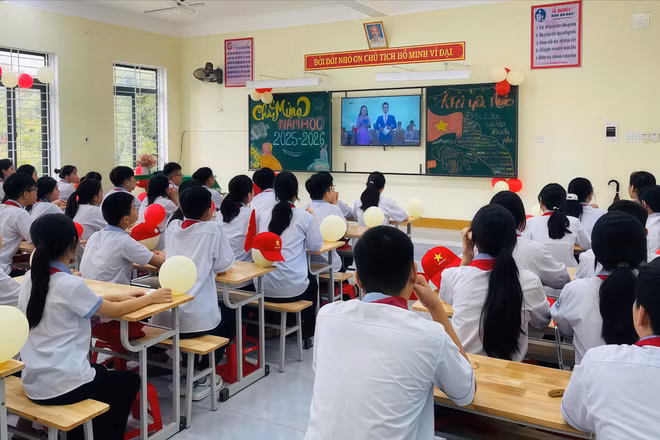 Quản lý dạy thêm, học thêm: Hiệu trưởng cho rằng không thể chỉ “siết”, cần giải quyết từ gốc rễ