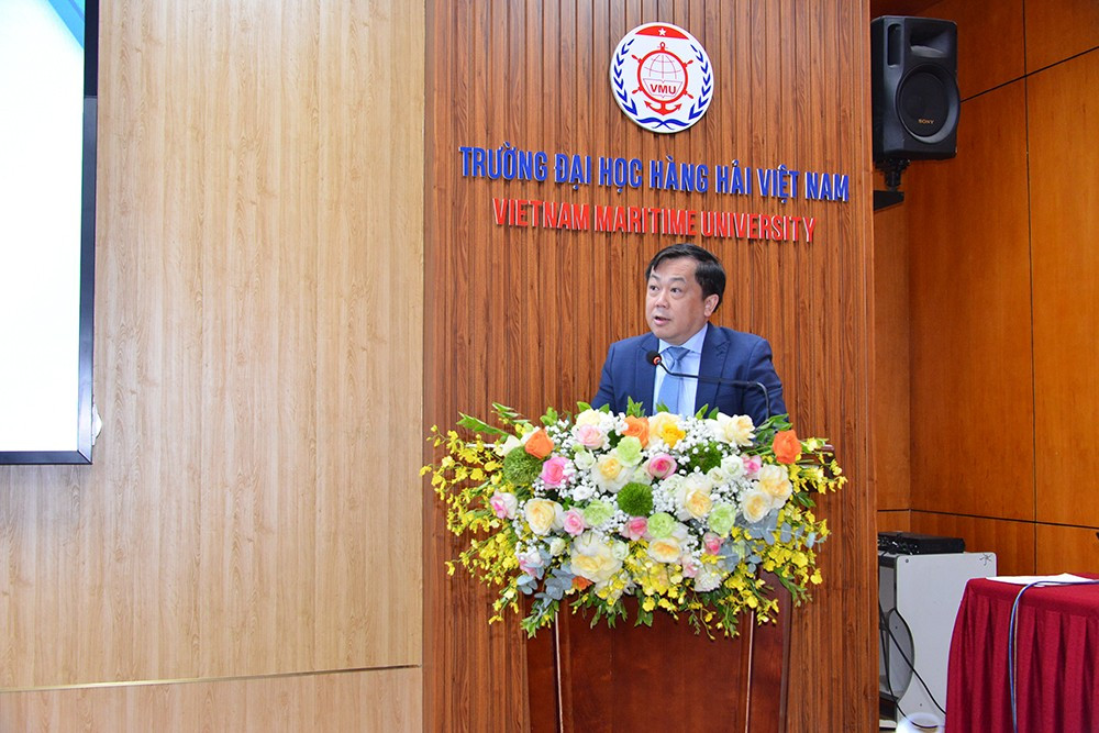 Ông Hoàng Hồng Giang - Phó Cục trưởng Cục Hàng hải và Đường thủy Việt Nam phát biểu tại Lễ bàn giao Hệ thống mô phỏng buồng máy. Ảnh: NTCC