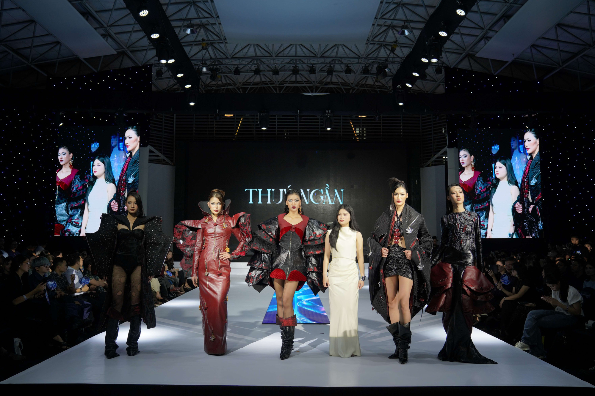 Bộ sưu tập “ENIGMA” của nhà thiết kế Thúy Ngần. Ảnh: HAU Fashion Club. e-1.jpg