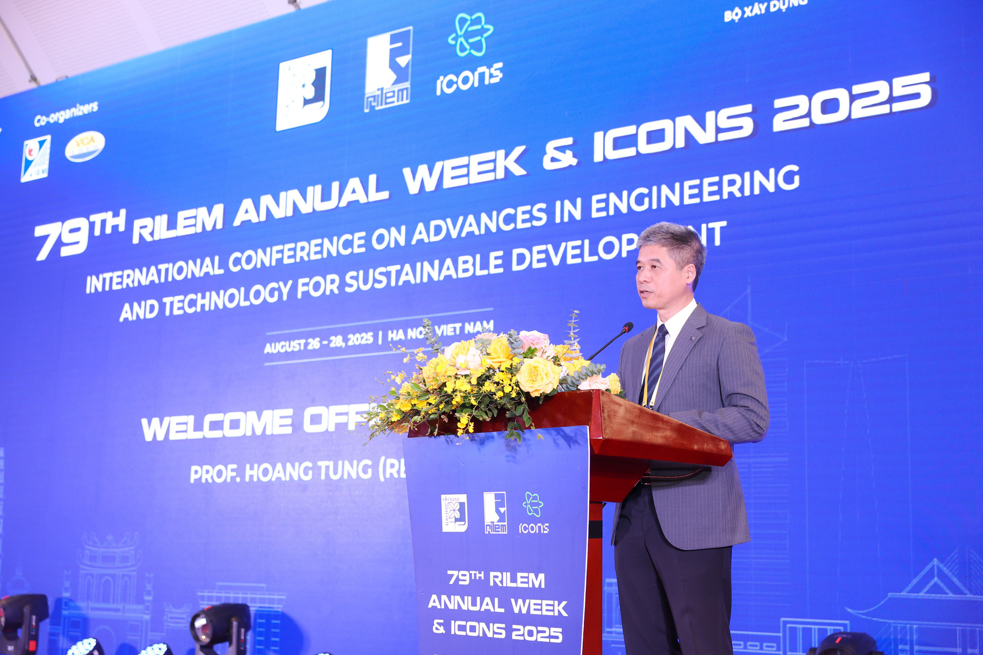 Phó Giáo sư, Tiến sĩ Hoàng Tùng – Hiệu trưởng Trường Đại học Xây dựng Hà Nội phát biểu tại sự kiện. khak7925.jpg