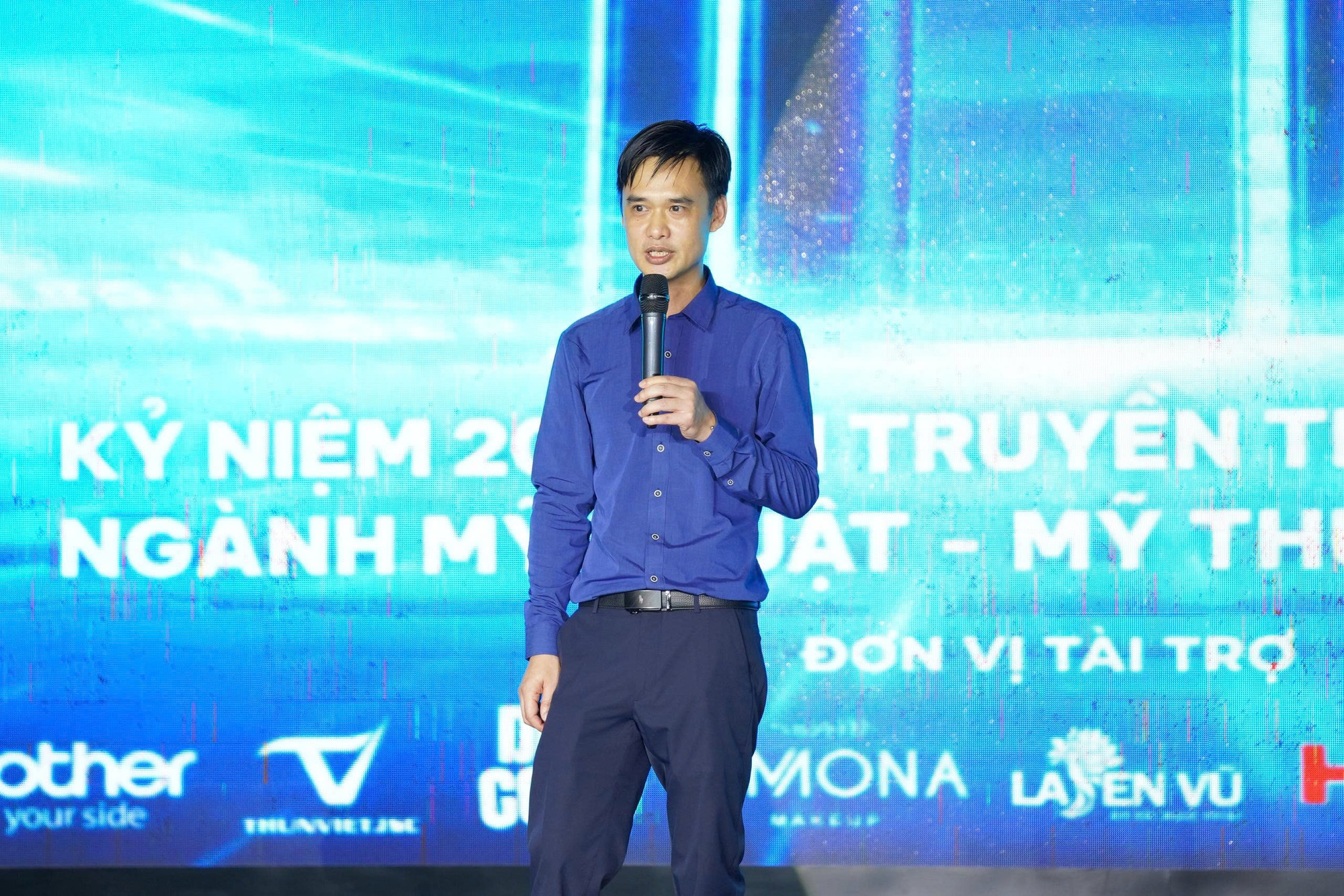 Tiến sĩ Phạm Thái Bình - Trưởng Khoa Thiết kế mỹ thuật, Trường Đại học Kiến trúc Hà Nội phát biểu tại sự kiện. Ảnh: HAU Fashion Club. 0930652a-4680-4e17-908e-d2e4ea82a8d8.jpg