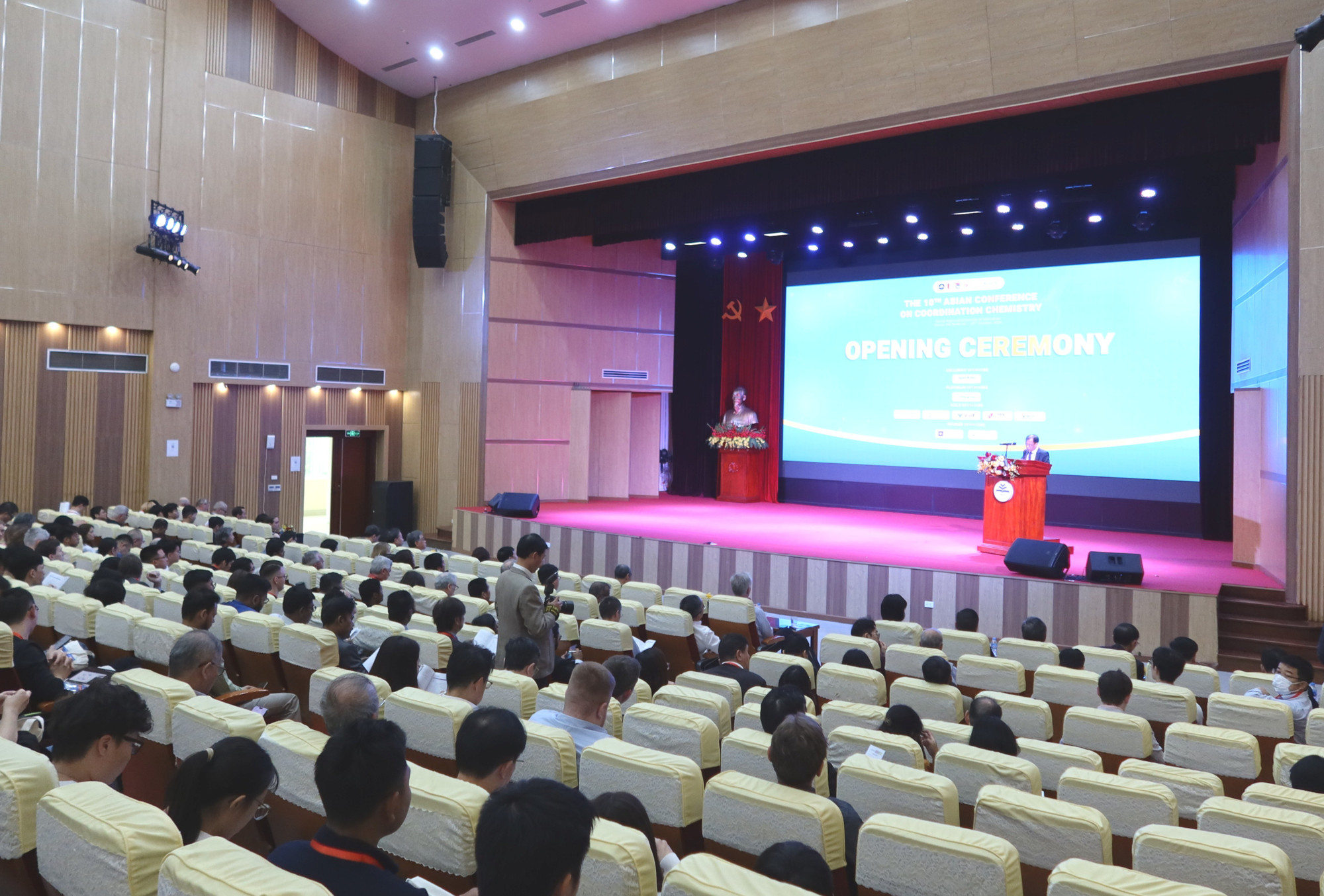 Toàn cảnh sự kiện. Ảnh: Lưu Diễm. img-5517-4443.jpg