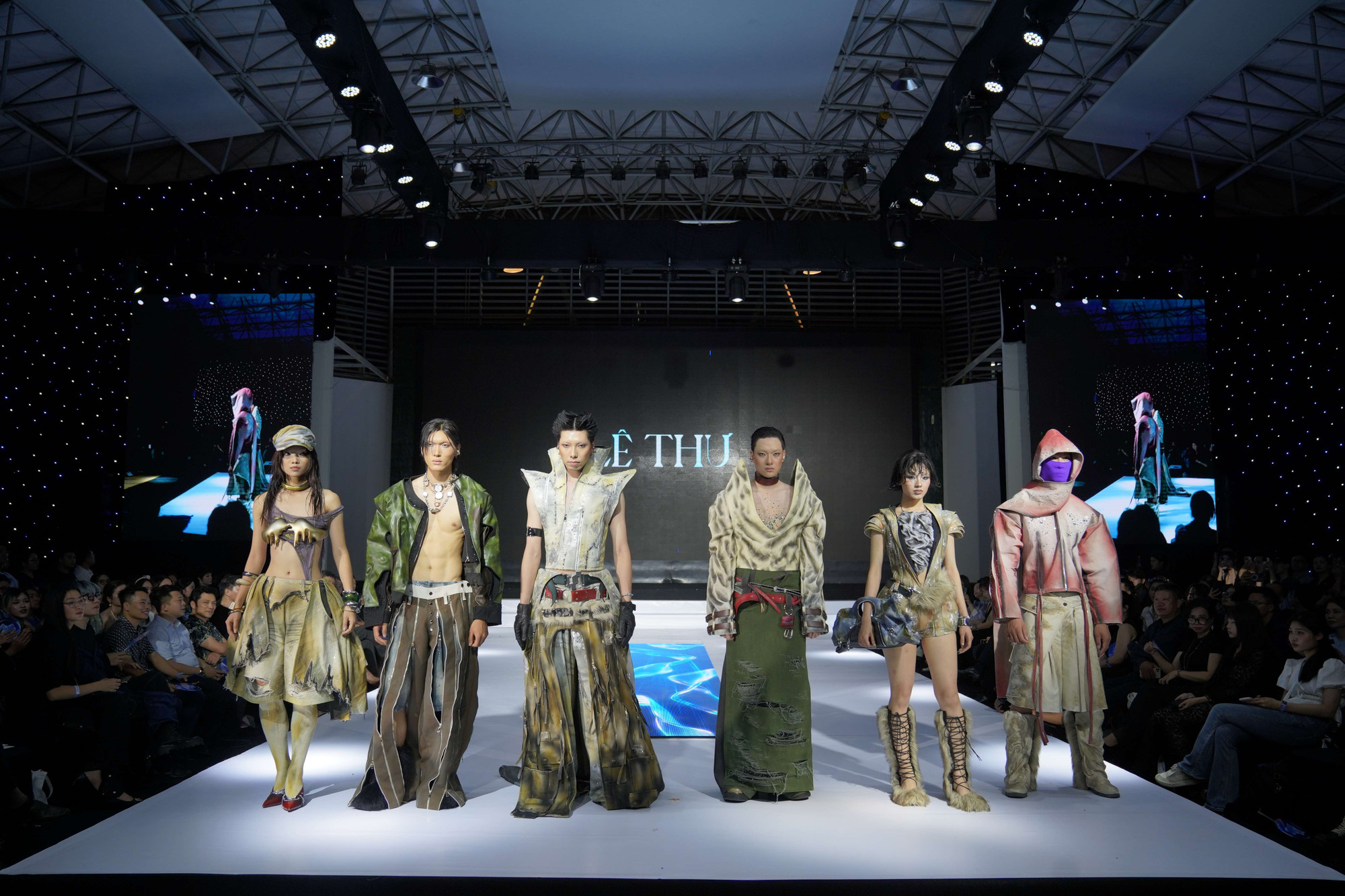 Bộ sưu tập “Karst” của nhà thiết kế Lê Thư. Ảnh: HAU Fashion Club. k.jpg
