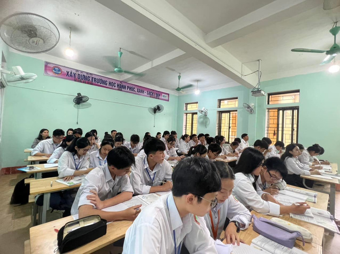 Việc ôn luyện của học sinh lớp 12 tại Trường Trung học phổ thông Kỳ Anh (Hà Tĩnh) vẫn được đảm bảo. Ảnh: website nhà trường. 473801354-937087618523303-6117799443974743719-n.jpg