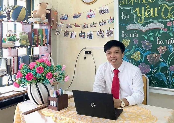 Thầy Nguyễn Văn Luyện - Giáo viên môn Ngữ văn, Trường Trung học phổ thông Hậu Lộc 1 (Thanh Hóa). Ảnh: NVCC z6738745900499-7af6237da56a4396f4ca64b7a52f0d7c.jpg