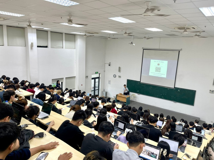 Sinh viên Đại học Phenikaa có nhiều kênh để phản ánh và nhận tư vấn trước các chiêu trò lừa đảo. Ảnh: website nhà trường 503903787-1125337246305877-1356168244140285461-n.jpg